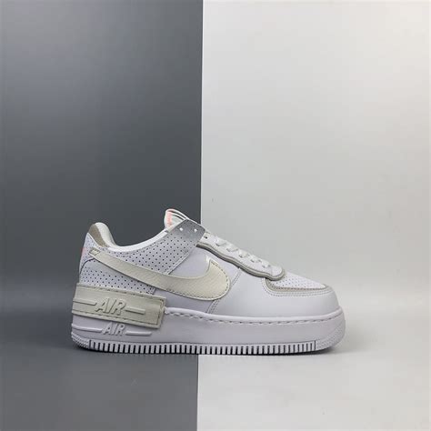 Dominated by white on the upper, this air force 1 shadow gets done in a leather construction all over with new perforations placed on light grey on the toe, eyestay, and heel, a brighter shade of white on the swooshes and midsole overlay, atomic pink on the insole and heel. Nike Air Force 1 Shadow White/Atomic Pink-Sail For Sale ...