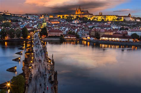 Der markusdom, der markusplatz, der. Prag Moldau: ein Fluss in der Hauptstadt von Tschechien ...