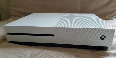 Microsoft Xbox One S 500gb White Console With One Controller