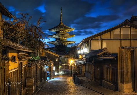 Kyoto Hokanji Temple At Night The Famous Gion Street And Hokanji