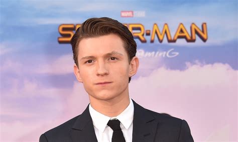 We aim to bring you all the latest news and images relating to tom's career, our. Tom Holland svela il titolo del sequel di Spider-Man ...