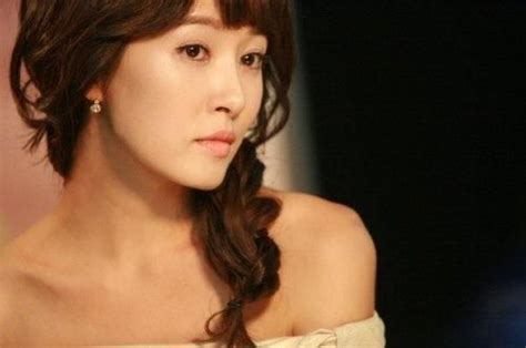 Kim Sun Ah Looks Unbelievable In Her Latest Pictorial Kim Sun Ah Kim Sun Kim