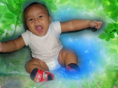Di setiap bulannya bayi mengalami perkembangan yang cukup cepat. Dhanya's: Perkembangan Motorik Bayi Usia 6-12 Bulan