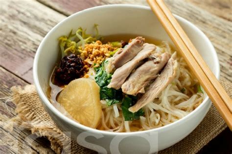 Mee sup ayam memang salah satu makanan kegemaran malaysia atau asia yang ringkas dan mudah. Resipi Bihun Sup Ayam Paling Mudah & Sedap.