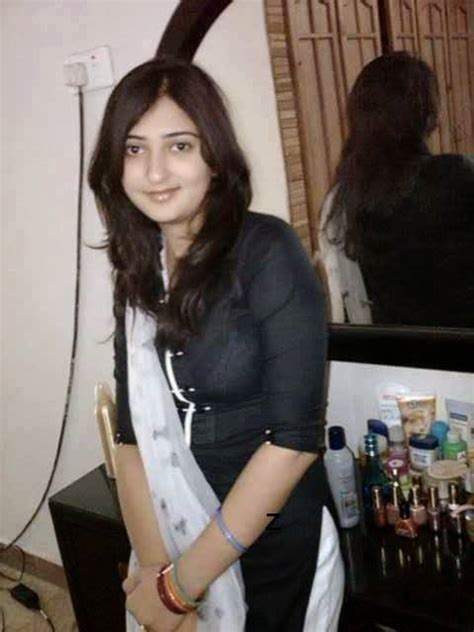 Desi Indian Girlfriend In Cute Loving Pics ♥ Desi Girls ♥