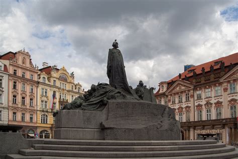 Hus was most likely born in the town of husinec in bohemia around 1372, but little is known about his life prior to his entry into university of prague in 1390. Jan Hus Foto & Bild | prag, tschechien, denkmal Bilder auf ...