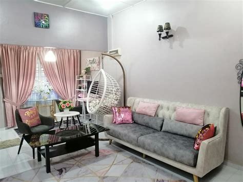 Dekorasi ruang tamu berwarna pink sangat cantik disesuaikan untuk semua. Gara-Gara 'Mengidam', Wanita ini Ubah Deko Ruang Tamu ...
