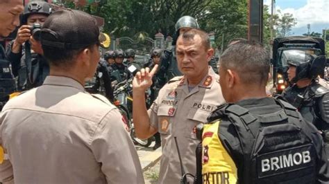 Salah seorang yang terkena adalah suami jaksa pinangki sirna gedung mabes polri di jalan trunojoyo, kebayoran baru, jakarta selatan. Mutasi Perwira Tinggi Polri, Kapolda Papua dan Riau Diganti