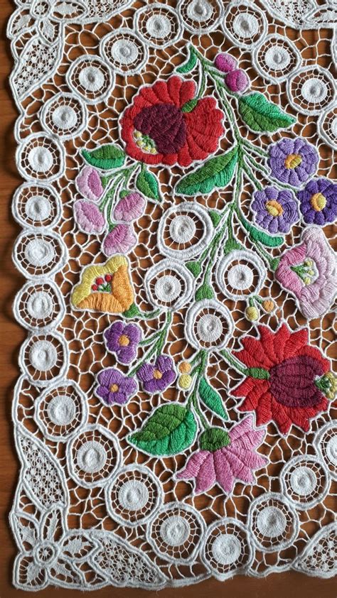 Riselis Terítő Hungarian Embroidery Lace Making Kalocsa