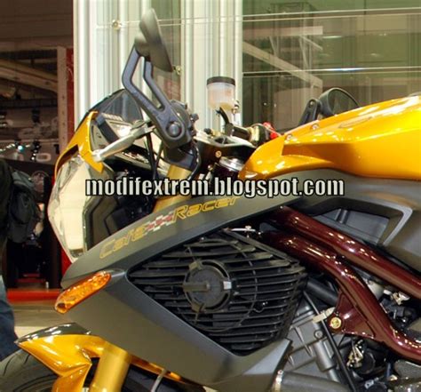 2010 Benelli Tnt Cafe Racer 899 Arrives Bike Motorcycle Modification