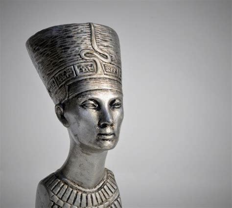 Queen Nefertiti Bust Antique Art Deco Plaster Statue Etsy Nefertiti