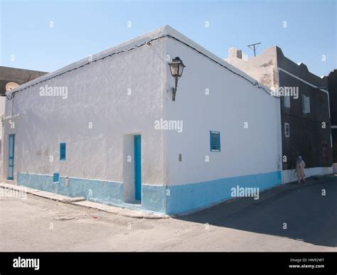 Un Village De Tunis Avec Des Maisons Typiquement Arabe Photo Stock Alamy