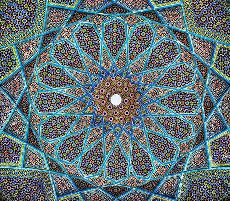 Mosaic on the ceiling of poet Hafiz s tomb in Shiraz Iran Исламские узоры Художественные
