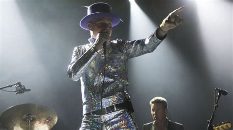 Tragically Hip Dying Singer Gord Downie Bids Canada Farewell Bbc News