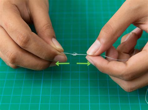 3 Ways to Thread a Needle - wikiHow