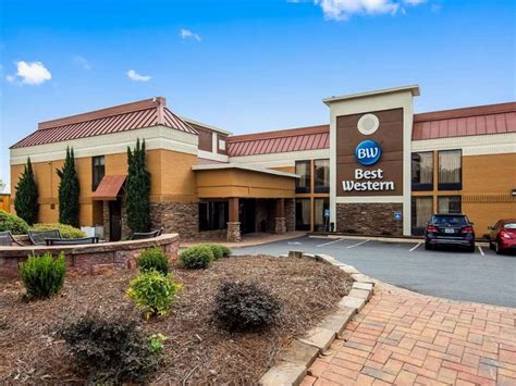 Guest rooms offer amenities such as a flat screen tv, air conditioning, and a refrigerator, and guests can go online with free wifi offered by the hotel. Best Western Executive Inn | VisitNC.com