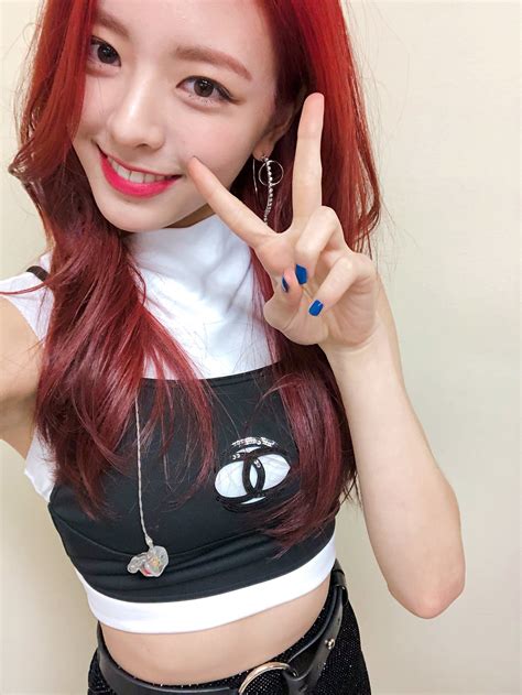 Yuna ️ Itzy Official Twitter Itzyofficial Itzy Girl Kpop Girls