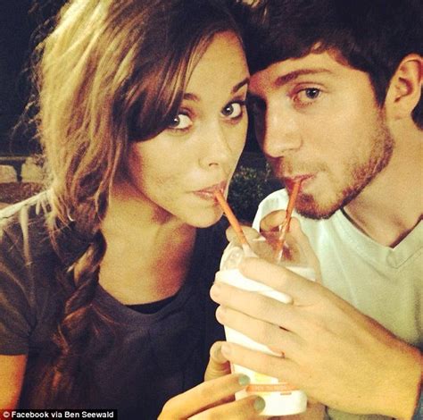 Jessa Duggar Shows Off Engagement Ring From Ben Seewald Daily Mail Online