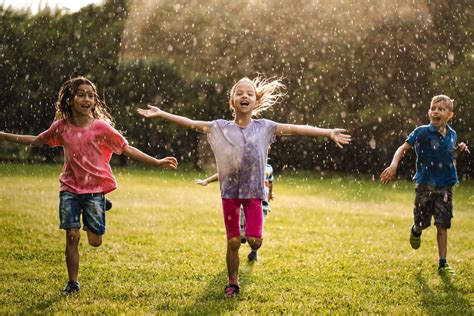 Why You Should Let Your Kid Play In The Rain