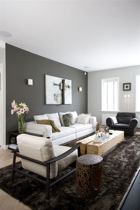Living Room Dark Grey Wall Light Grey Couch Shiny Chocolat Carpet