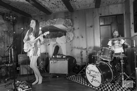 Video Premiere Watch Regrettes New Video Hey Now From Their Uk Tour With Jack Off Jill
