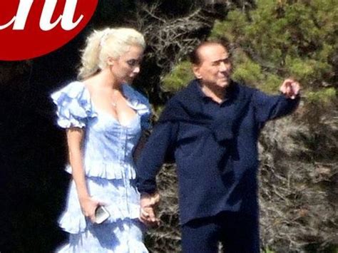 Ad indagare sul suo conto è stata nel. Silvio Berlusconi e la compagna Marta Fascina mano nella ...