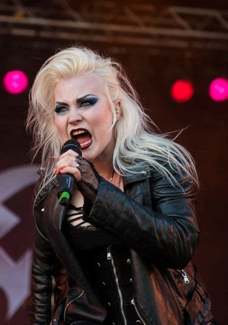 Noora louhimo is releasing her first solo album on february 2021. Noora Louhimo - band Battle Beast's | Mujeres del rock - J ...