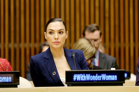 Gal Gadot Wonder Woman United Nations Ambassador Ceremony At The United Nations In Ny 102116