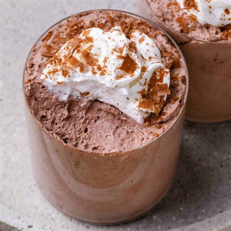 Quick And Fluffy Keto Dark Chocolate Mousse With Whipped Cream