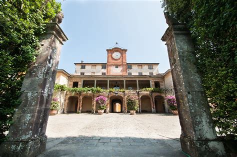 Dotted with numerous works of art, including tofanelli's impressive dance of the hours. Un hotel extra lusso nella villa Reale di Marlia ...