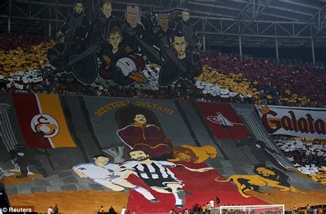 Galatasaray futbol takımı, olympiakos ile oynayacağı özel maç için bugün saat 16.30'da özel bir uçuşla atina'ya hareket galatasaray'ın olympiakos maçı kamp kadrosunda şu oyuncular yer alıyor Olympiakos and Galatasaray unleash spectacular banners ...