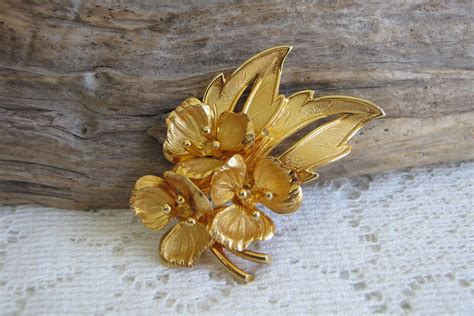 Floral Brooch Gold Toned Vintage Brooches And Accessories Etsy