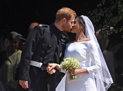 Whatsapp üzerinden dolaylı yollardan gif dosyaların gönderilmesi mümkün hale geldi. Sealed with a kiss, Harry and Meghan are married - People ...
