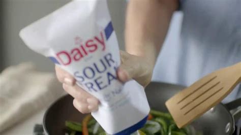 Daisy Squeeze Sour Cream Tv Commercial Crema En Tus Platillos Ispot Tv