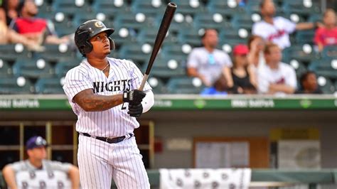 1 day ago · chicago — yermín mercedes, the surprising rookie who helped carry the chicago white sox with his booming bat early in the season and got sent to the minors following a prolonged slump, says he is. Yermin Mercedes, une véritable histoire Cendrillon ...