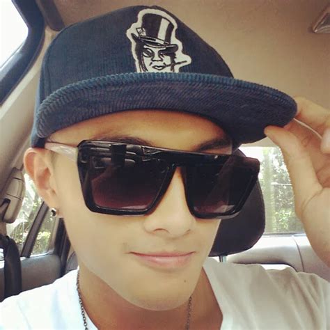 Former mediacorp actor shane pow has been sentenced to five weeks' jail and a s$6,000 fine for drink driving. SINGPOST~ QUEST FOR AMUSEMENT: About Shane Pow Xun Ping 包勋评