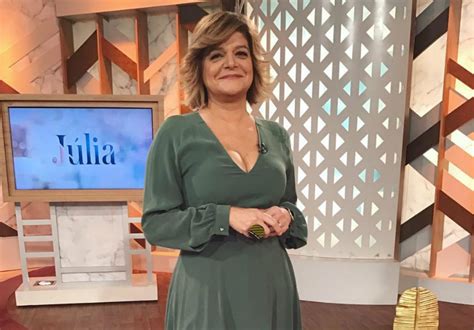 Júlia pinheiro, 52 anos é directora de gestão e desenvolvimento de conteúdos da sic. Júlia Pinheiro sente-se mal e é substituída à última hora!
