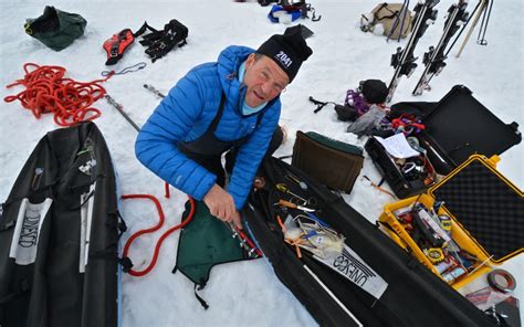 Polar Explorer Robert Swan Begins Trek To South Pole Highlighting