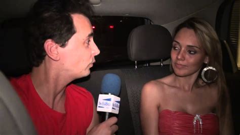 JÚlia Paes A Mc Juju Paes Concede Entrevista No Carro Ao Em EvidÊncia