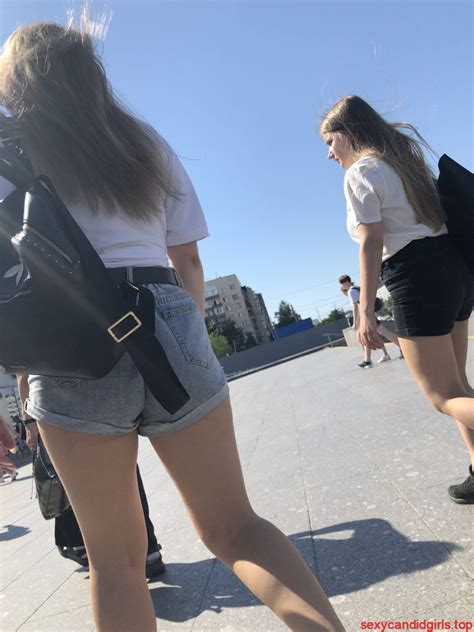 stocky girls  denim shorts   street stairs nice legs candid