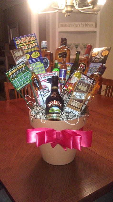 10 Attractive Gift Basket Ideas For Men 2024