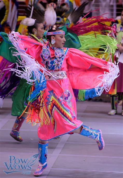 Fancy Shawl 2015 Gathering Of Nations Native American Dress Native American Clothing