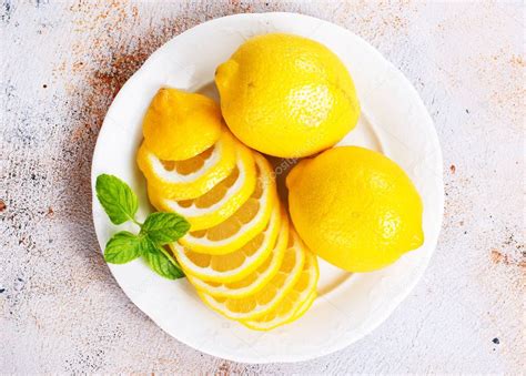 Fresh Lemons Lemon Slices Plate — Stock Photo © Tycoon 185408016