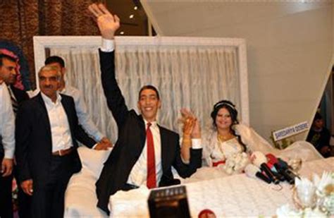 Worlds Tallest Man Kosen Sultan Gets Married
