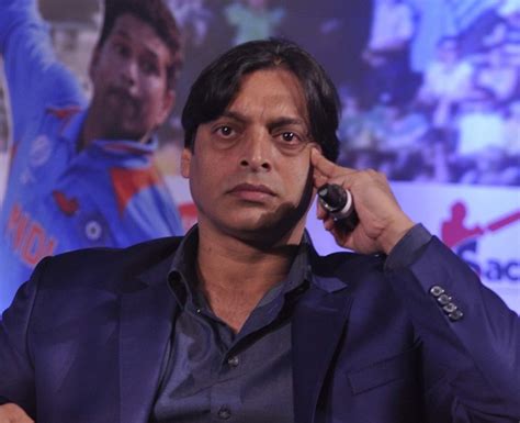 asia cup shoaib akhtar loses cool as tv anchor compares swachhta mission to pakistan s