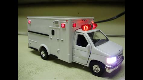 Custom 143 Ford E 350 Xl Diecast Ambulance Model W Working Lights