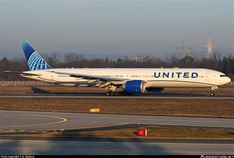 N2250u United Airlines Boeing 777 300er Photo By G Najberg Id