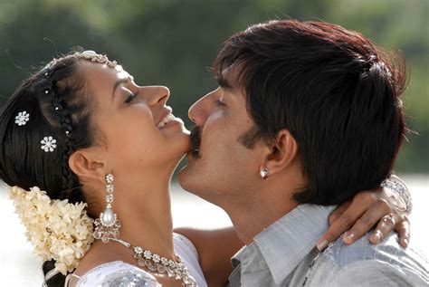 Mallu Actress Bhavana Hot Kissing Photo Unseen Navel Show Stills