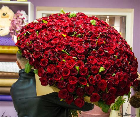 Huge Bouquet Of Roses Rose Bouquet Flower Bouquet Delivery