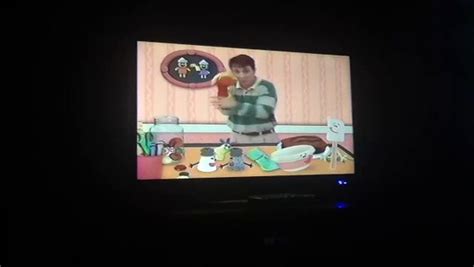 Here is the opening and closing to blue's clues: Closing To Blue's Clues: Arts and Crafts 1998 VHS - video dailymotion